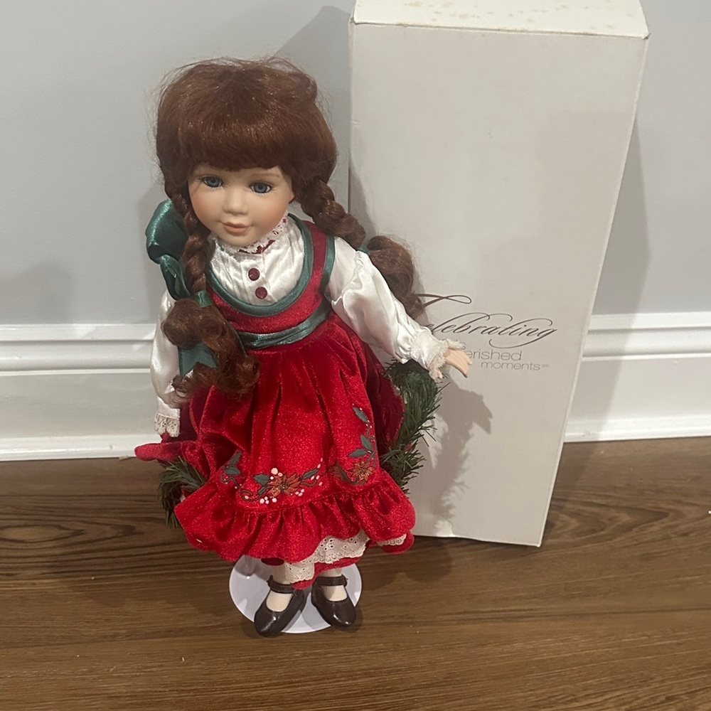 VINTAGE 1999 Christmas Around the world Deck the halls doll on stand